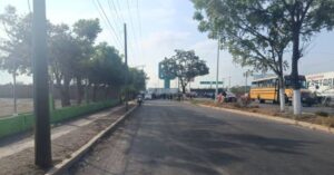 Agricultores y familiares bloquean autopista en Tecomán para exigir localización de productor desaparecido