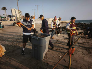 Ordena Sheinbaum investigación penal por derrame de petróleo en el Golfo de México