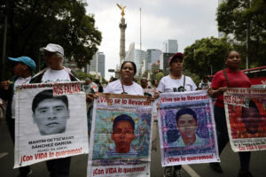 Investigaciones revelan irregularidades en caso Ayotzinapa con hallazgo de restos y videos perdidos