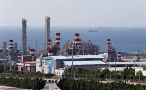 Trump lanza ultimátum a Irán por Ormuz mientras se proponen ceses al fuego