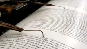 Sismo de 7.4 en Indonesia activa alerta de tsunami; ataques rusos dejan diez muertos en Ucrania y detienen a tres por bomba en París