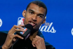 Wembanyama confía en la remontada de los Spurs tras ceder una ventaja de 29 puntos