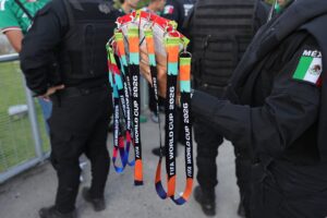 Detienen a 10 personas por intentar ingresar con acreditaciones falsas al partido México vs Corea del Sur