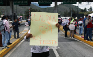 CNTE rechaza propuesta de pensiones y anuncia refuerzo de plantón en CDMX