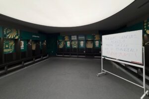 Selección de Uzbekistán deja mensaje de agradecimiento en vestidor tras su debut mundialista