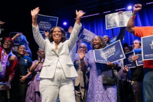 Janeese Lewis George gana la primaria demócrata para la alcaldía de Washington D.C.