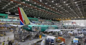 FAA alerta por instalación incorrecta de asientos en 453 aviones Boeing 737 MAX en Estados Unidos