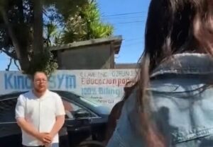 Suspenden provisionalmente a agente policial de Tijuana por impedir acceso de madre a graduación escolar