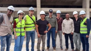 Ingeniero japonés Hideki Kit Miyamoto trabaja en la reconstrucción de La Guaira tras sismos