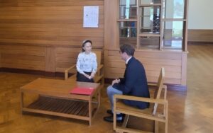 Junta militar de Myanmar difunde primera prueba de vida verificable de Aung San Suu Kyi desde 2021