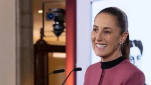Sheinbaum impulsa debate sobre redes sociales y anuncia obras en Oaxaca y apoyos educativos