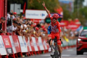 Pogacar se impone a Mas en la etapa de la Vuelta a España con final en Castellón